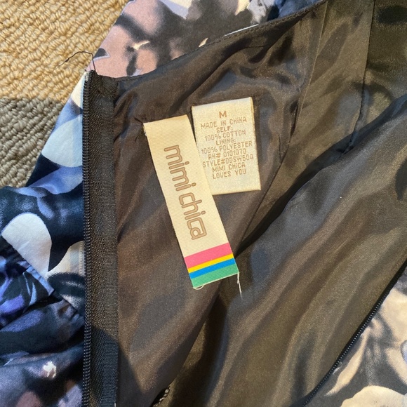 Mini Chica Floral Dress - Size Medium - Picture 3 of 6